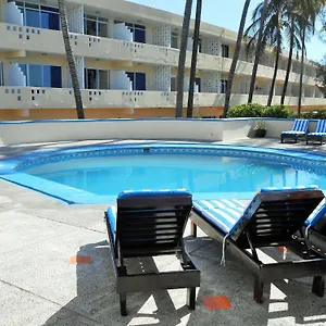 hotel-las-jacarandas.mazatlan-hotels.com/
